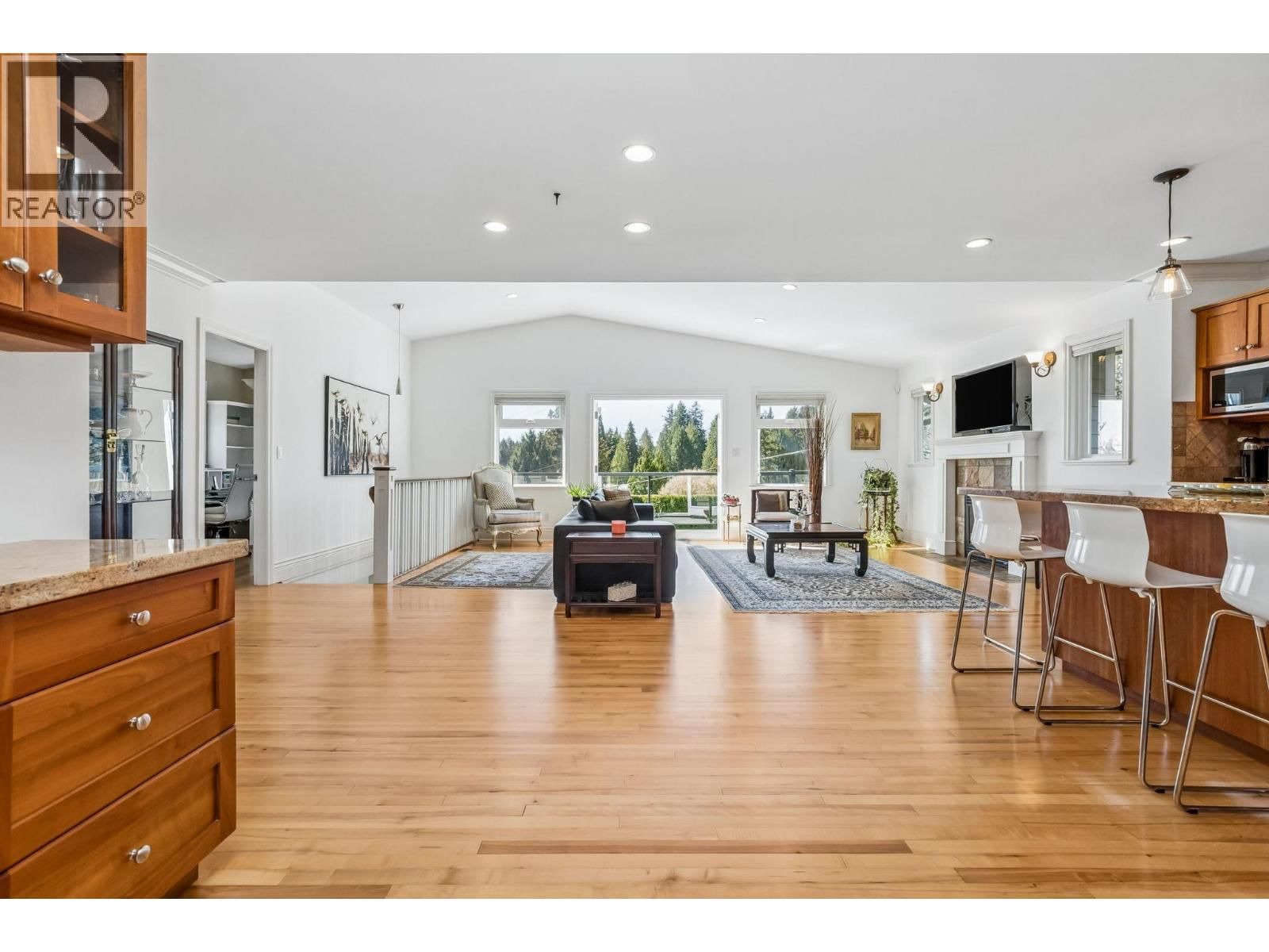 954 TUDOR AVENUE Image 14