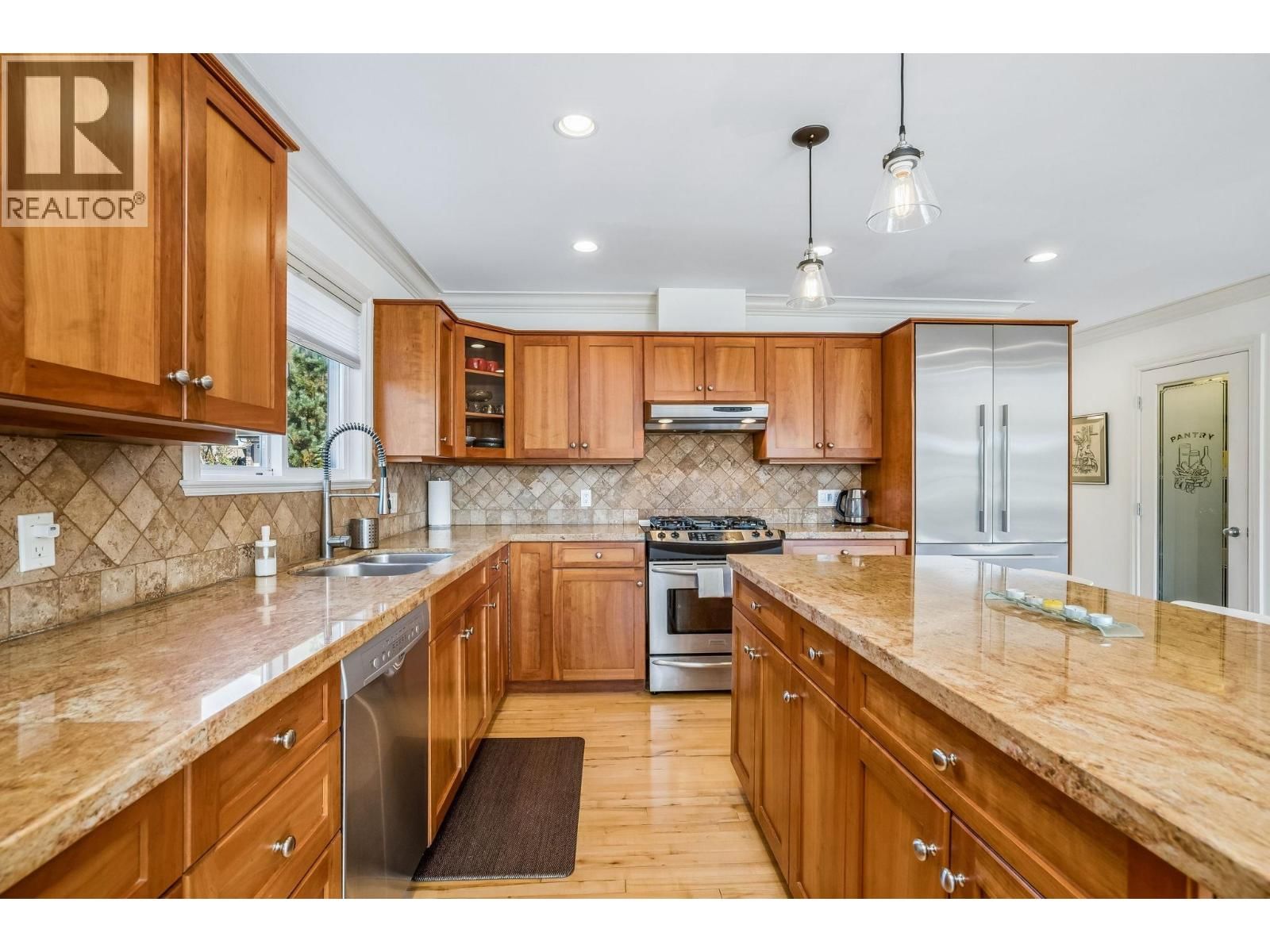 954 TUDOR AVENUE Image 15