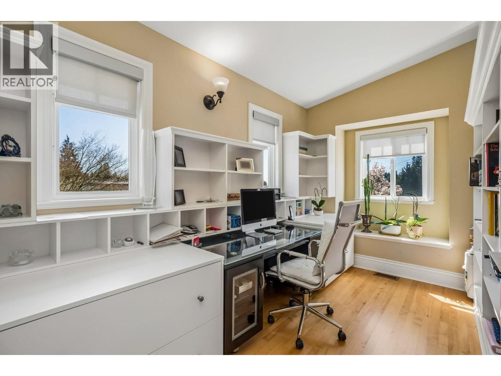 954 TUDOR AVENUE Image 21