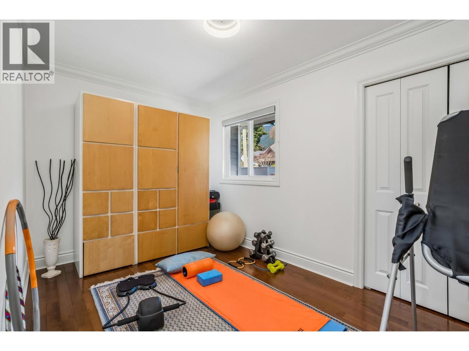 954 TUDOR AVENUE Image 22