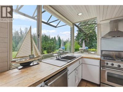 460 SOUTHBOROUGH Drive | West Vancouver British Columbia | Slide Image Thirteen
