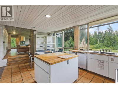460 SOUTHBOROUGH Drive | West Vancouver British Columbia | Slide Image Sixteen