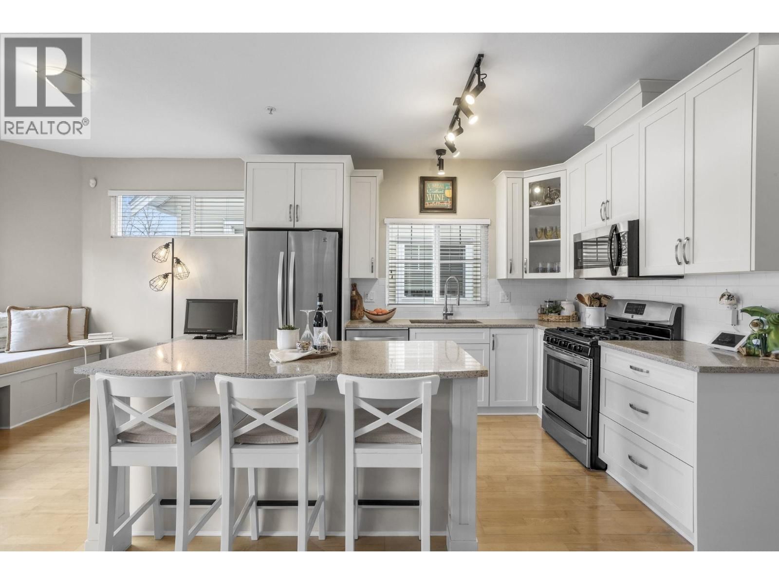 32 - 1108 RIVERSIDE CLOSE Image 2