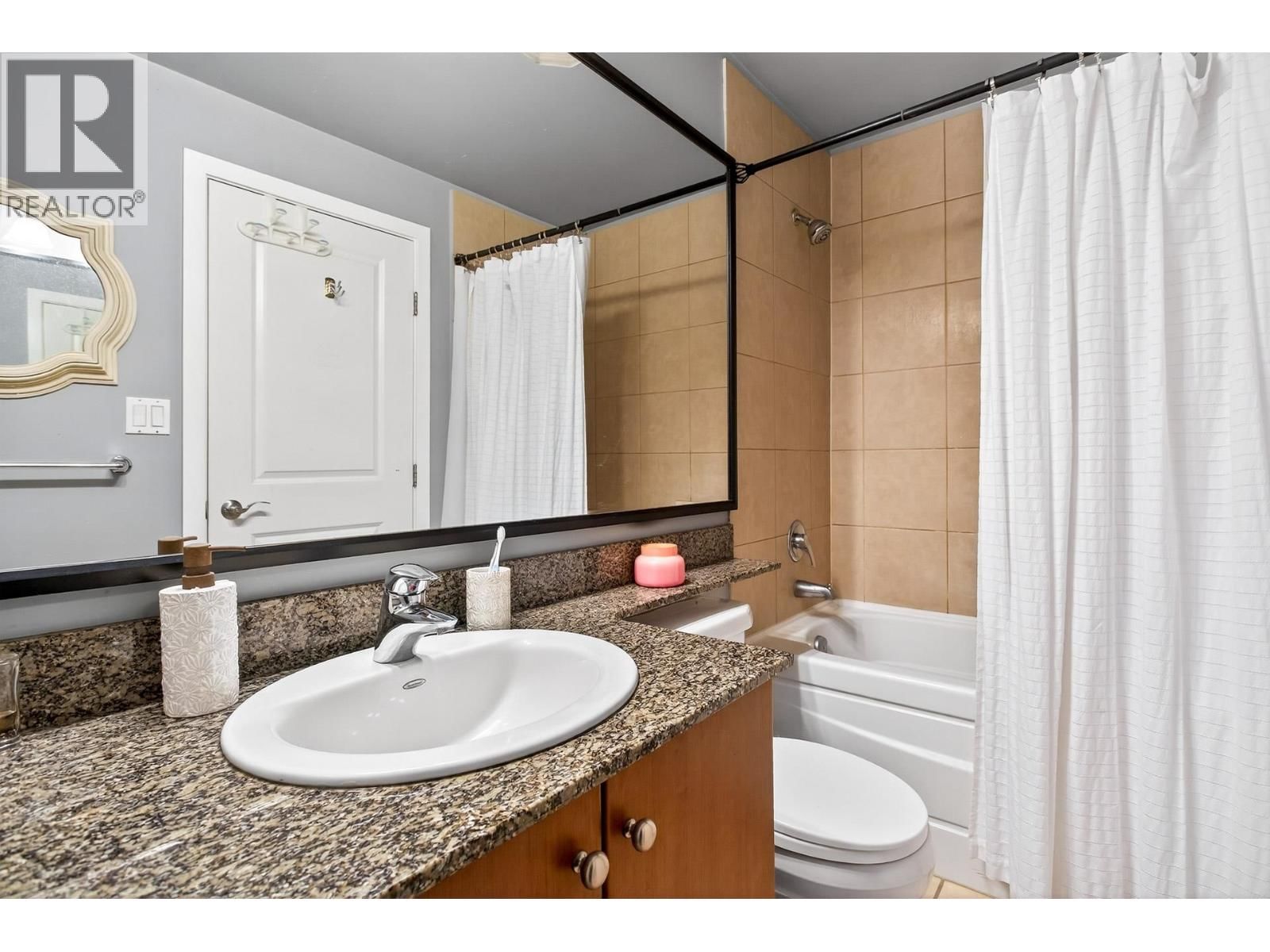 302 - 100 CAPILANO ROAD Image 26