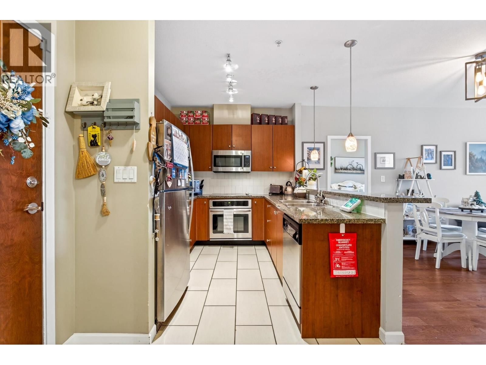 302 - 100 CAPILANO ROAD Image 5