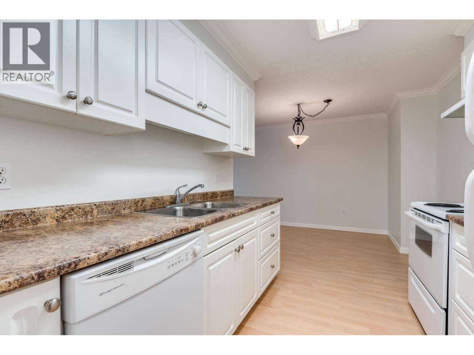 205 - 1200 PACIFIC STREET Image 3