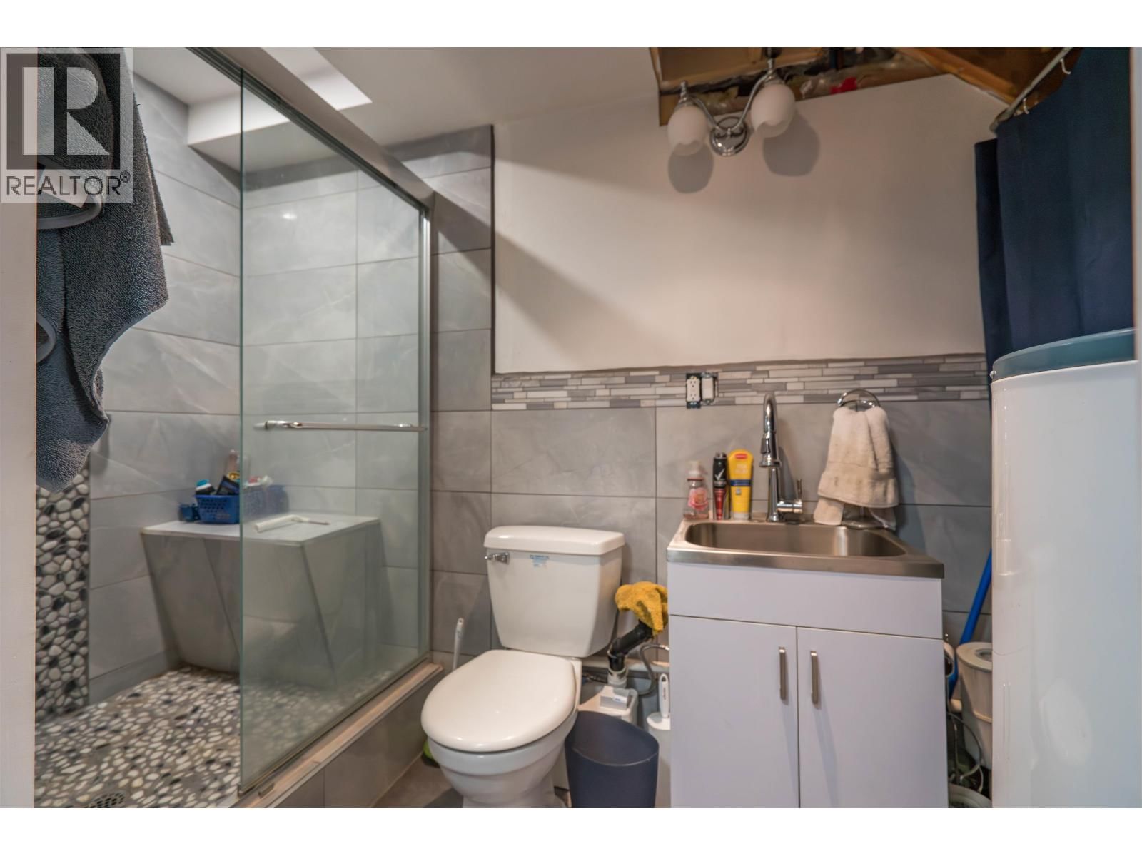 2496 BIG LAKE-TYEE LAKE ROAD Image 28