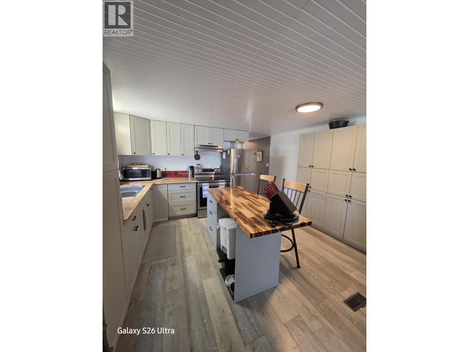 212 - 1427 DOG CREEK ROAD Image 6