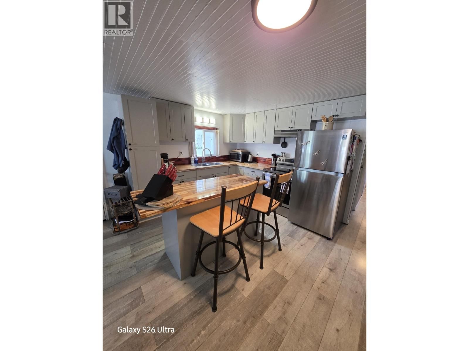 212 - 1427 DOG CREEK ROAD Image 8