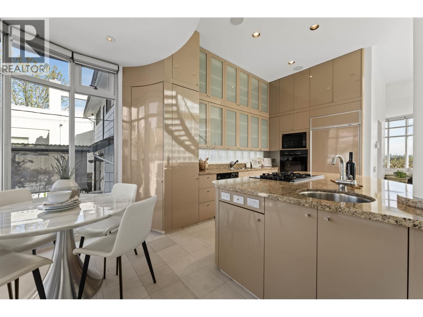 3043 ALMA STREET Image 12