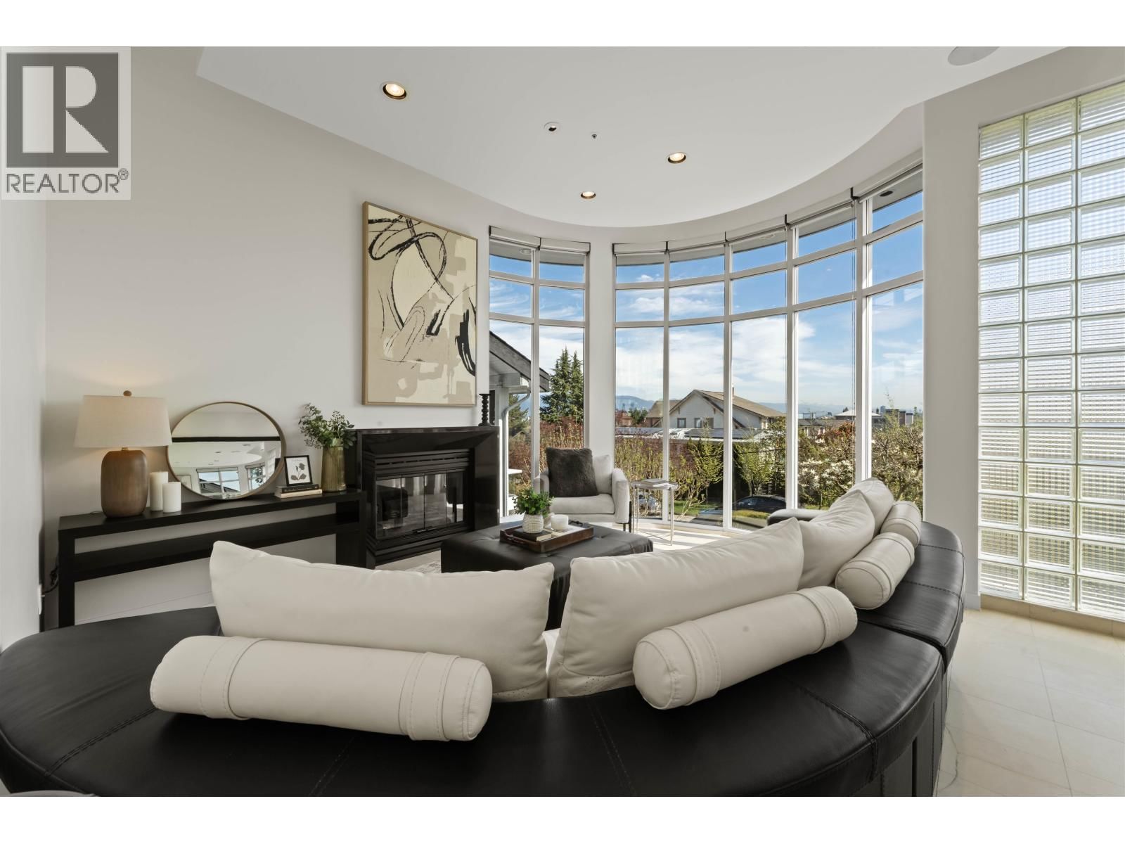 3043 ALMA STREET Image 3