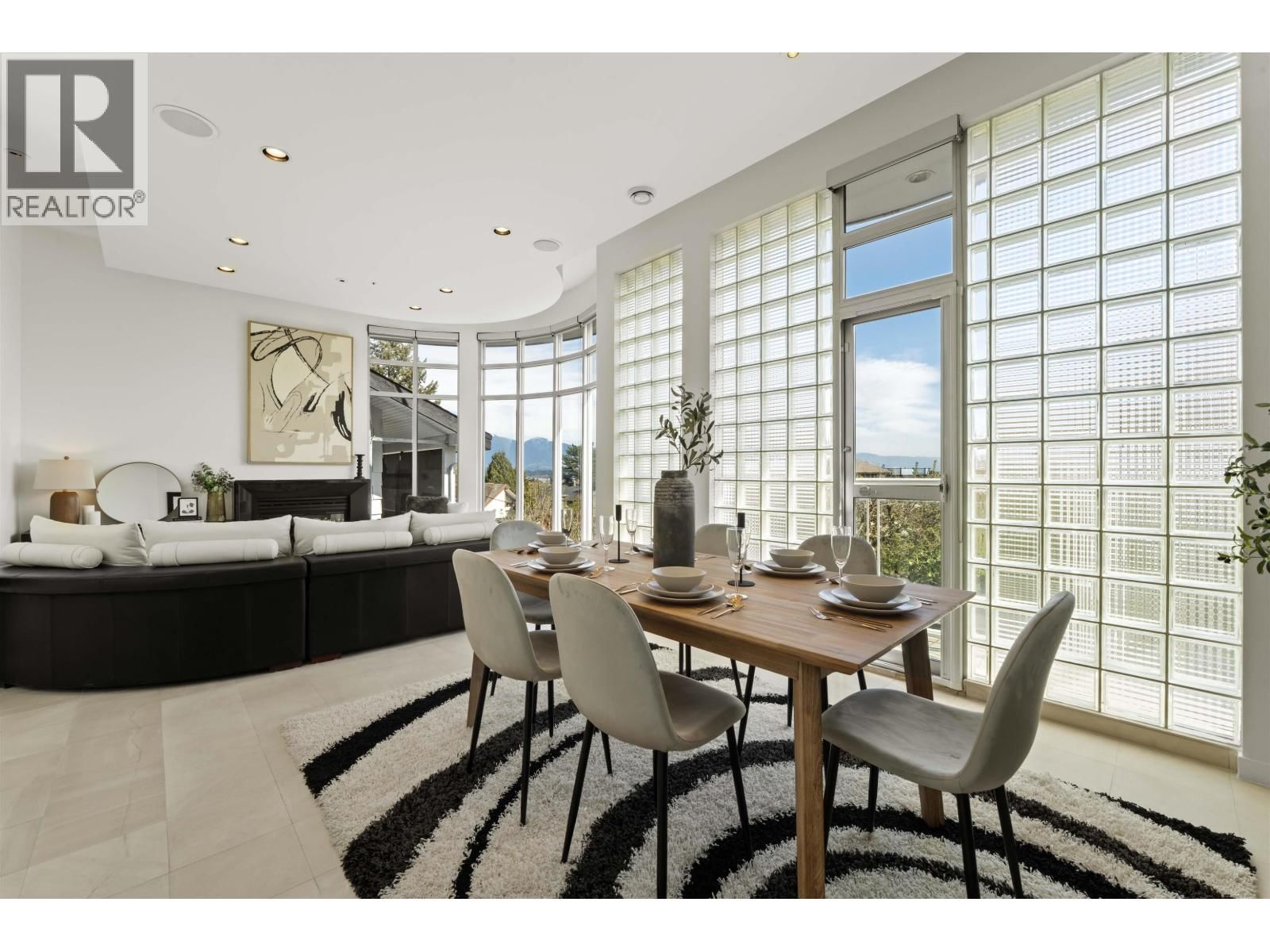 3043 ALMA STREET Image 4