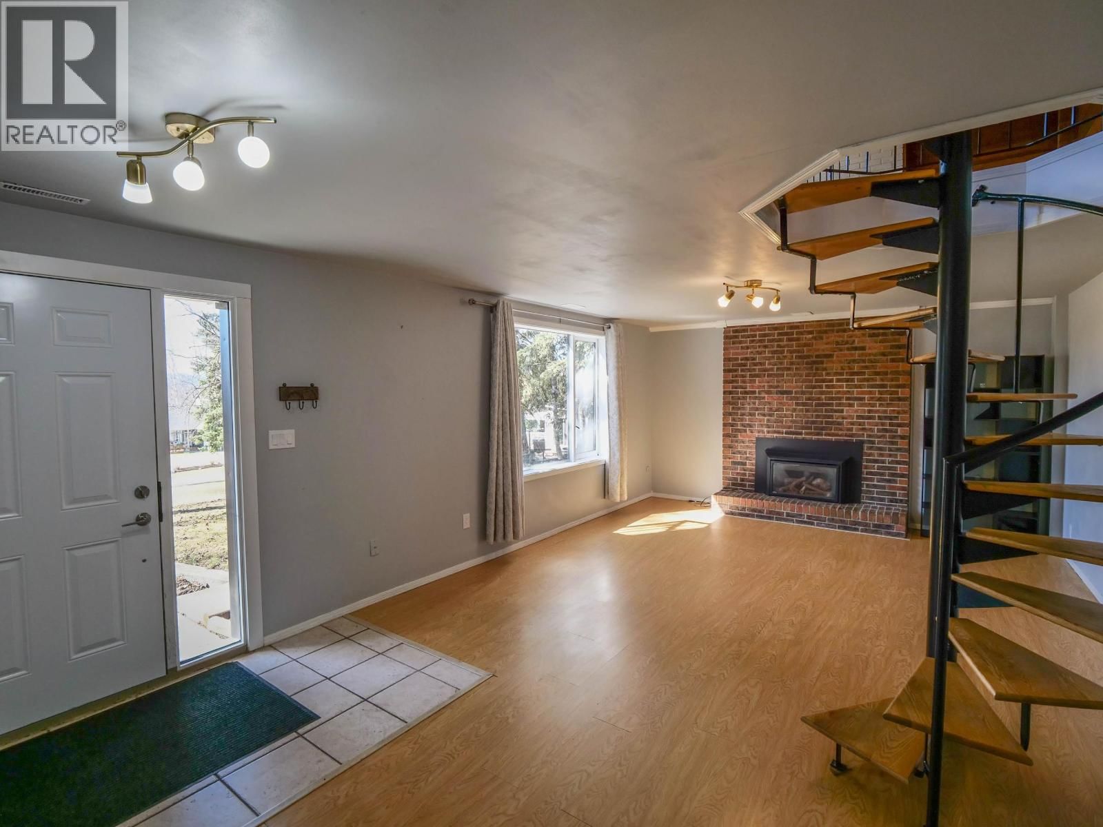 182 COACH ROAD Image 18