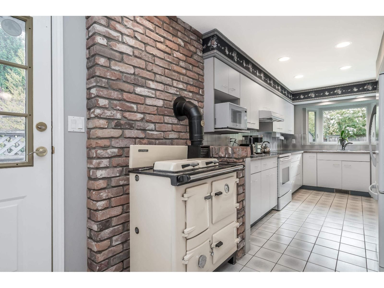 2426 125A STREET Image 8