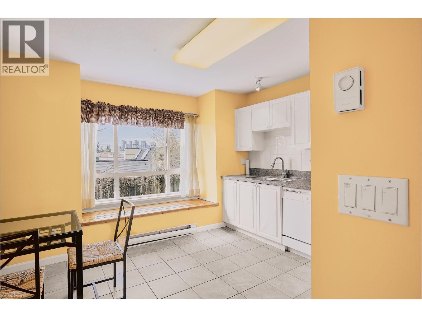 117 - 6588 SOUTHOAKS CRESCENT Image 6