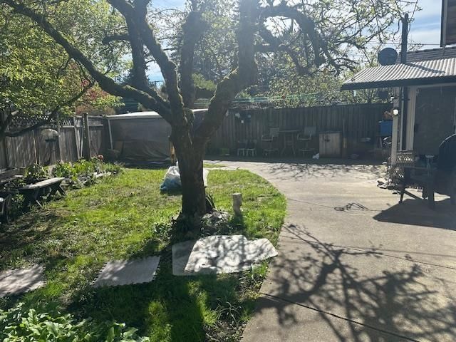 2872 MCKENZIE AVENUE Image 4