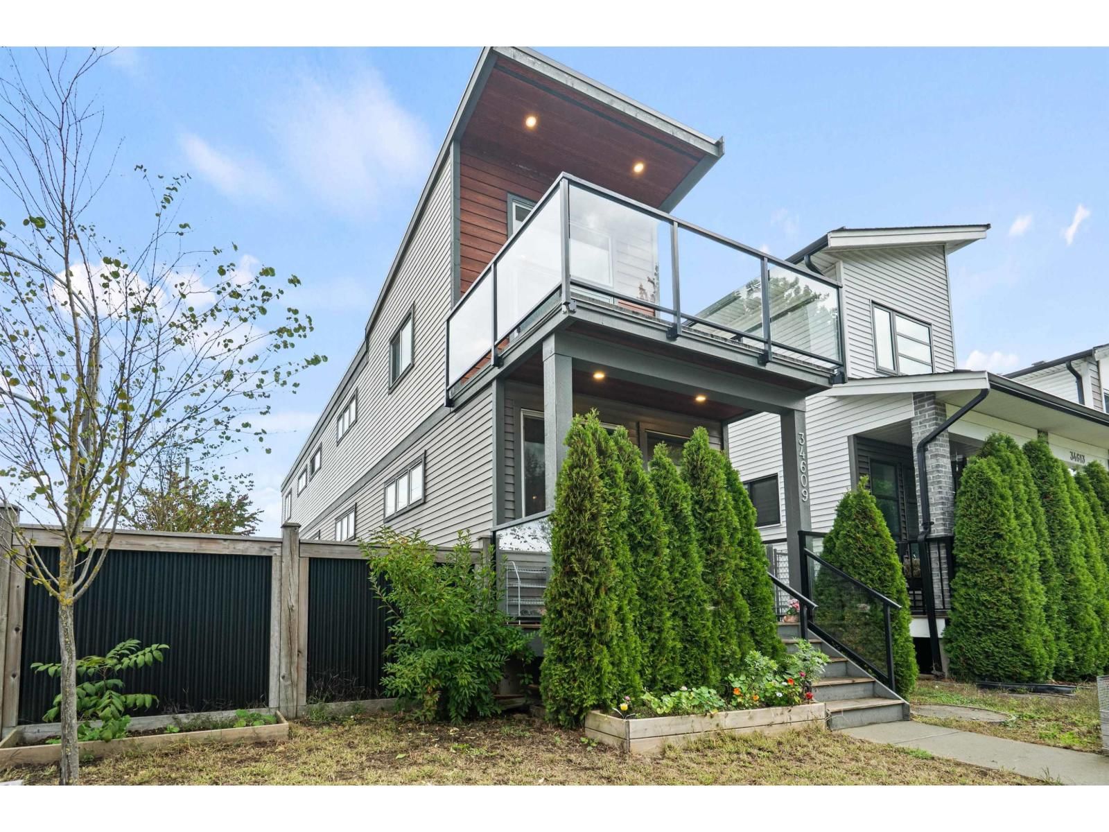 34609 2 Avenue, Abbotsford, British Columbia V2S 8C1