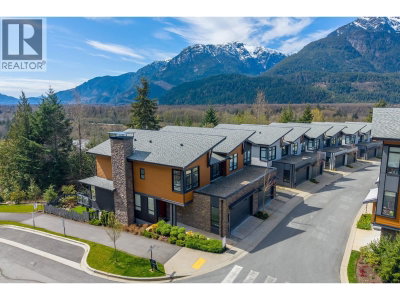 41203 HIGHLINE Place | Squamish British Columbia | Slide Image Three
