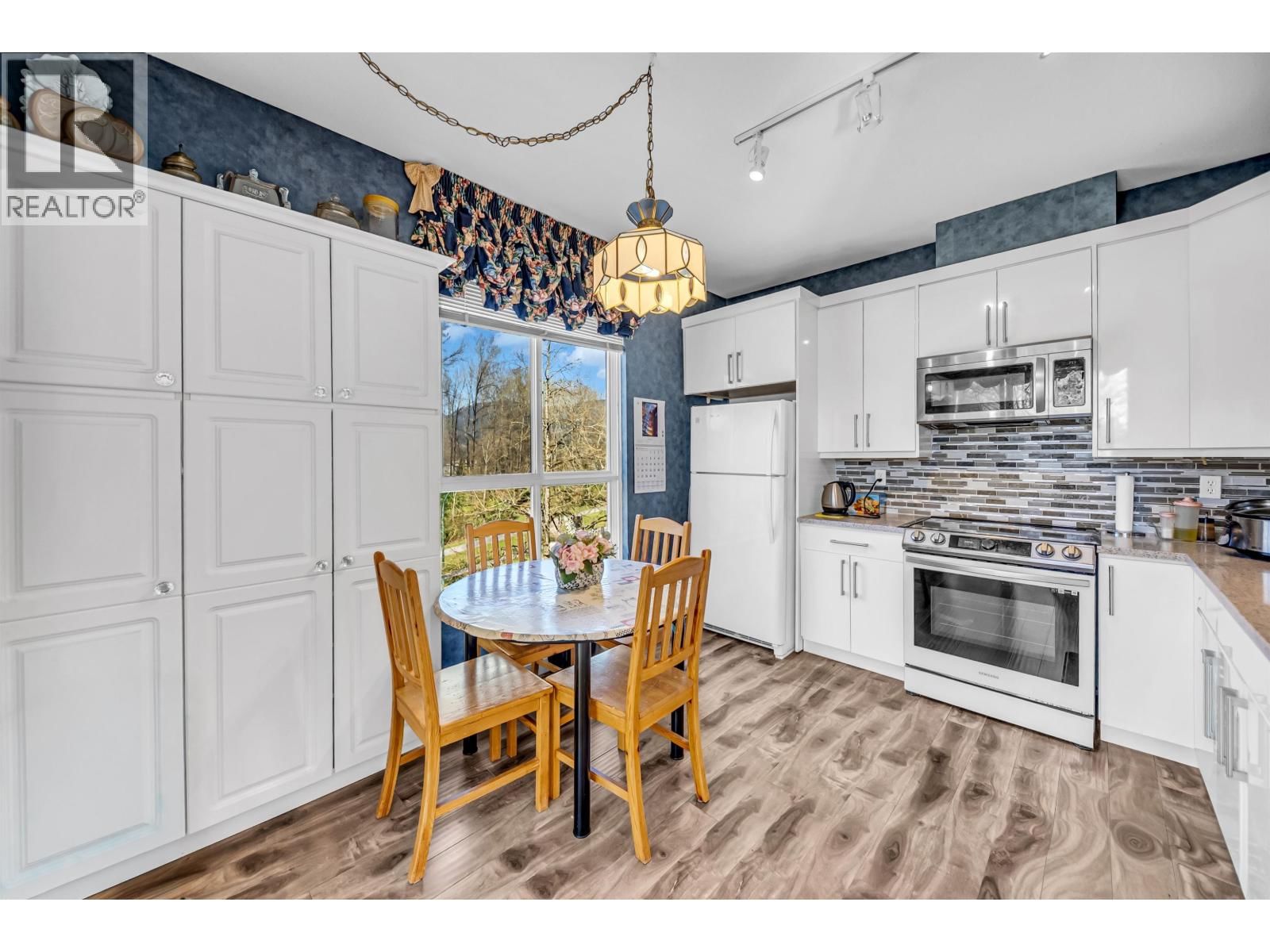 409 - 3098 GUILDFORD WAY Image 14