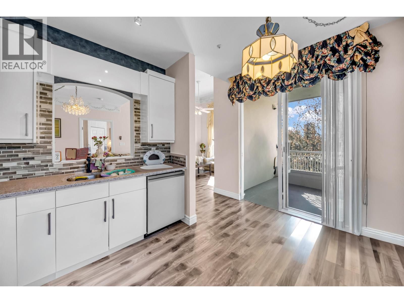 409 - 3098 GUILDFORD WAY Image 15