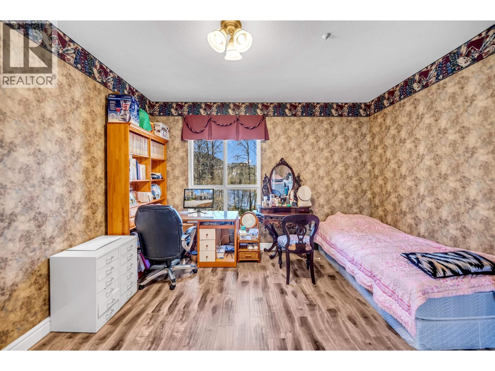 409 - 3098 GUILDFORD WAY Image 21