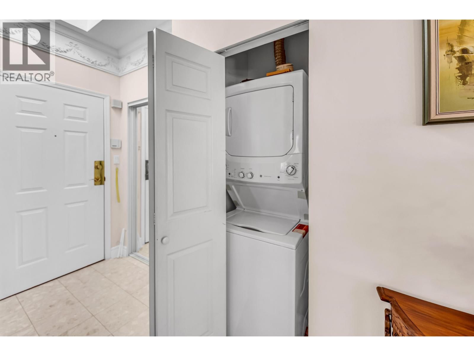 409 - 3098 GUILDFORD WAY Image 25