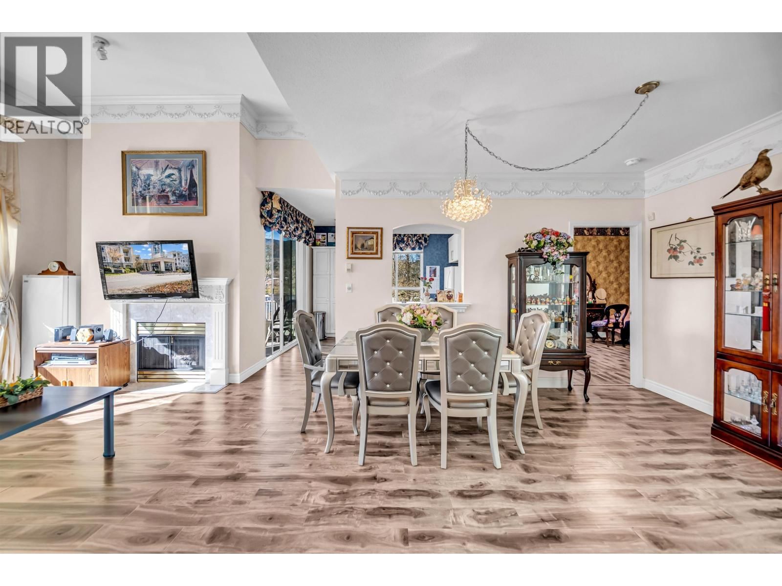 409 - 3098 GUILDFORD WAY Image 5