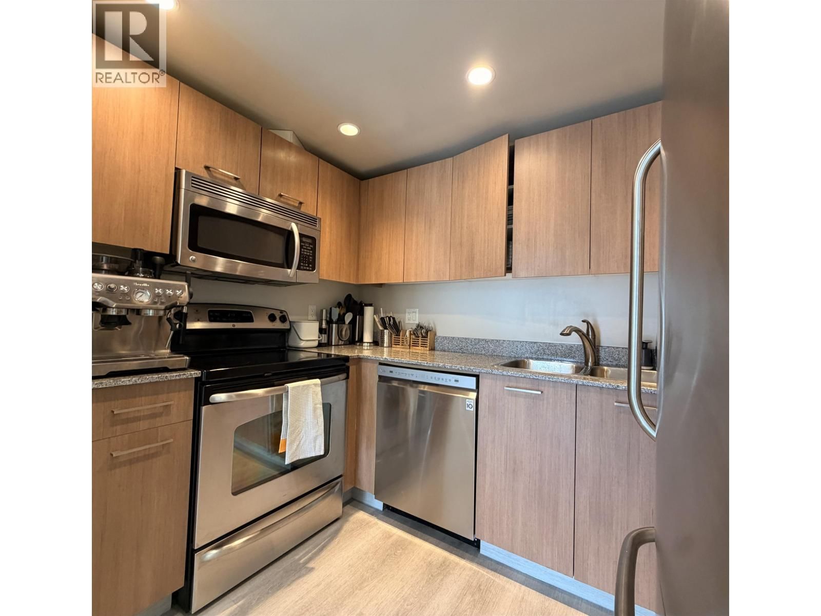 809 - 1212 HOWE STREET Image 19