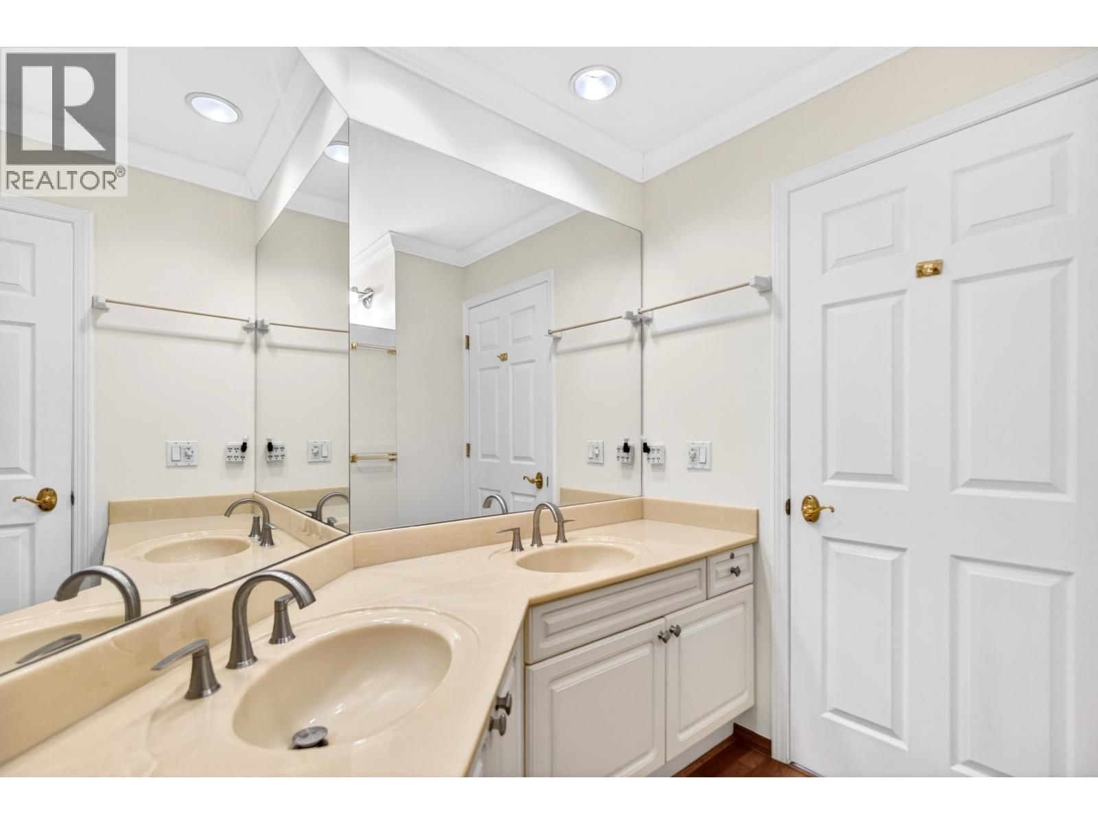 207 - 8775 JONES ROAD Image 20