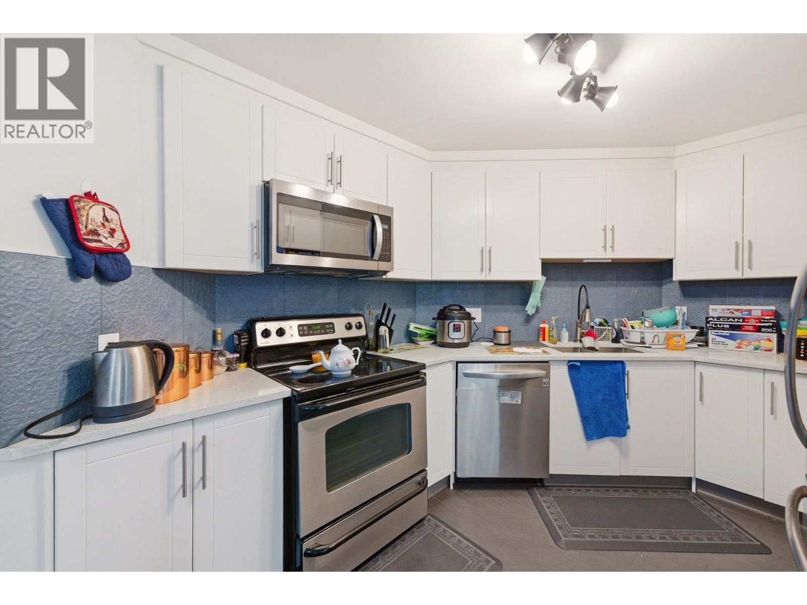 108 - 1150 QUAYSIDE DRIVE Image 10