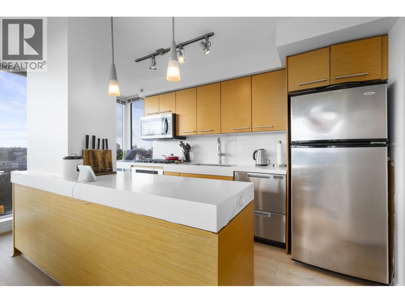709 - 2770 SOPHIA STREET Image 2