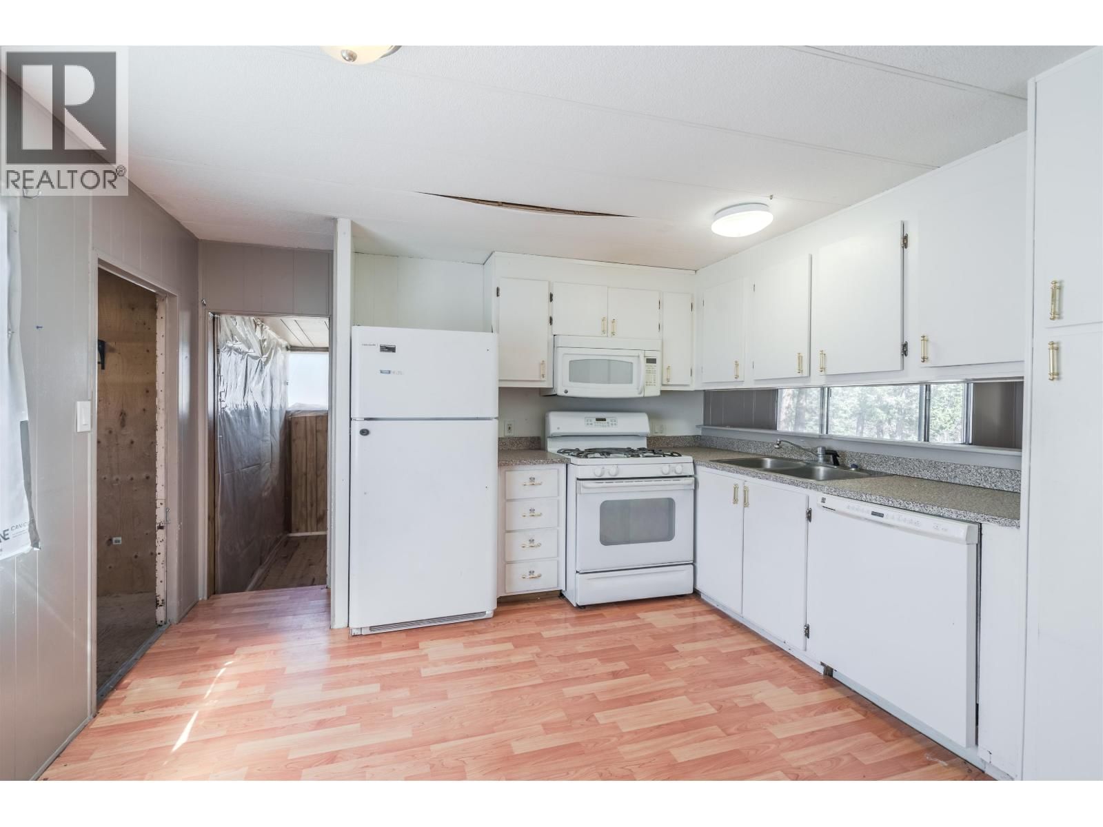 5469 SAUNDERS CRESCENT Image 3