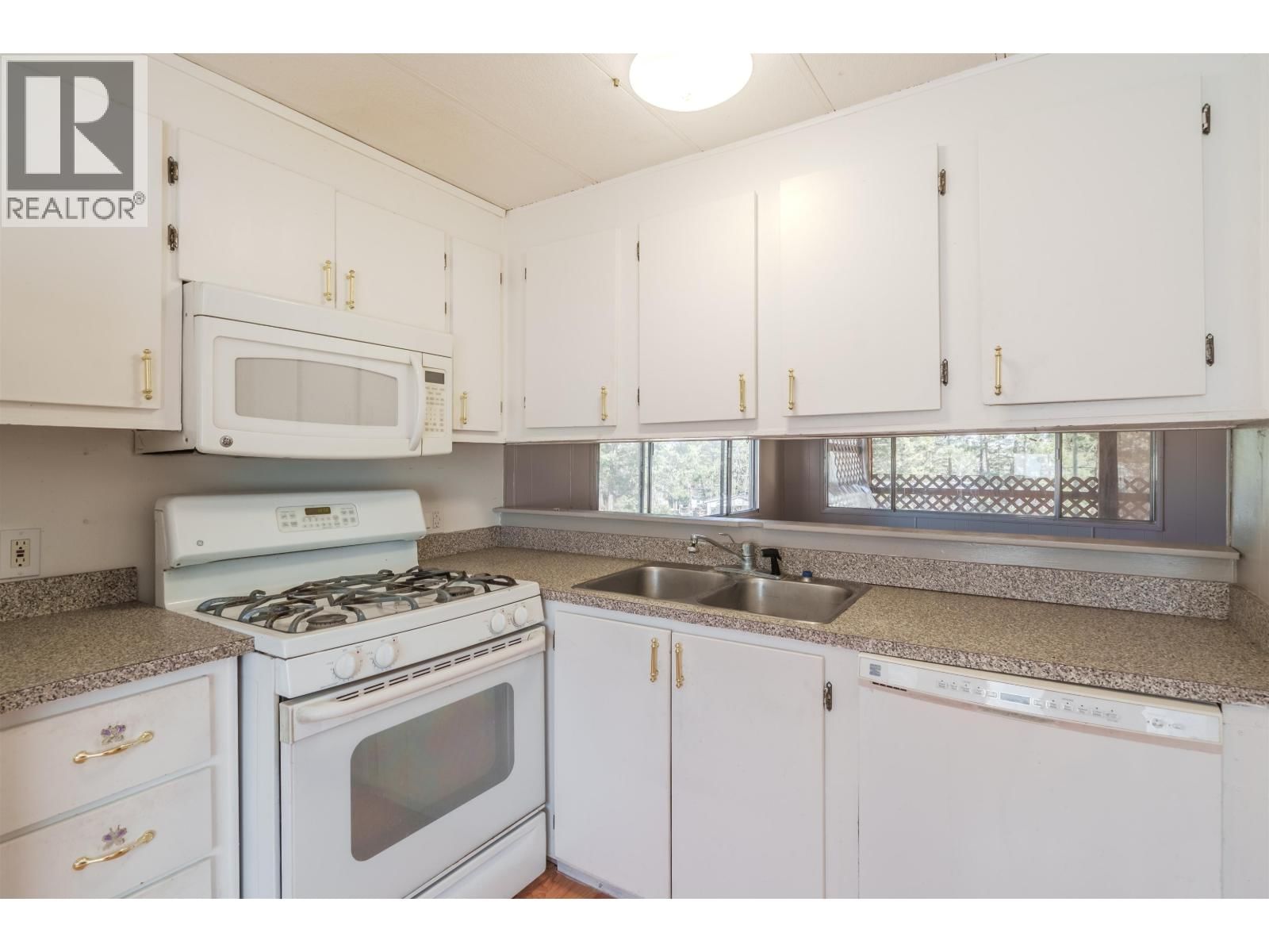 5469 SAUNDERS CRESCENT Image 4