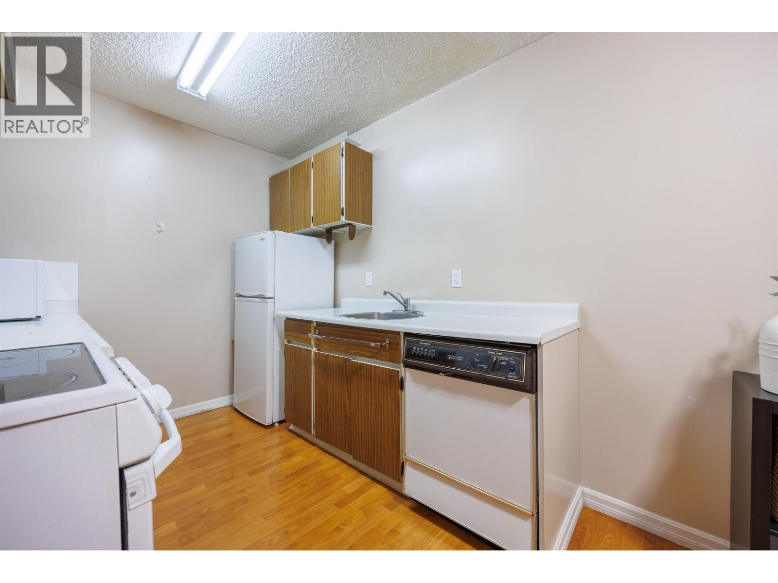 201 - 7200 LINDSAY ROAD Image 14