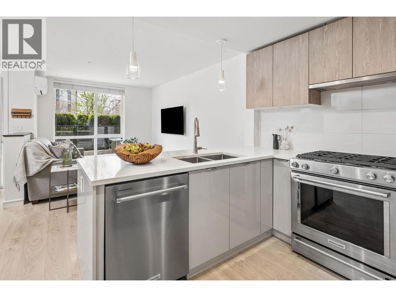 TH4 - 128 8TH STREET Image 11