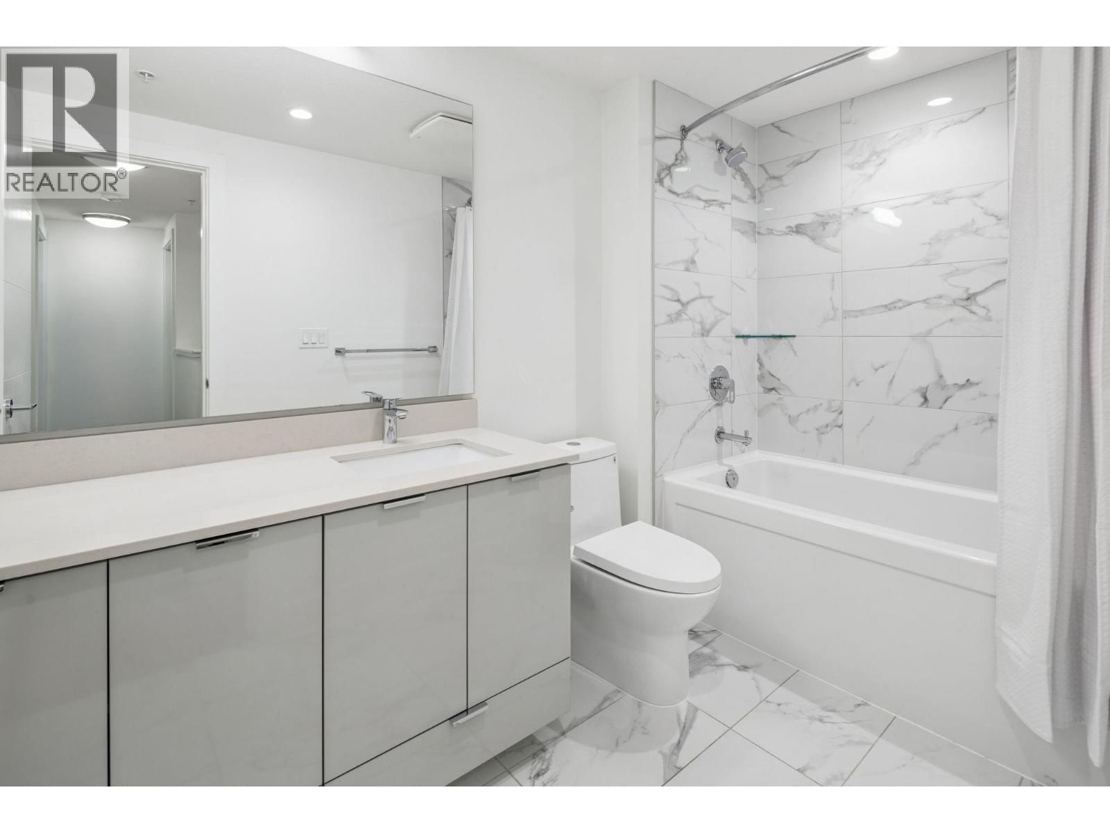 TH4 - 128 8TH STREET Image 12