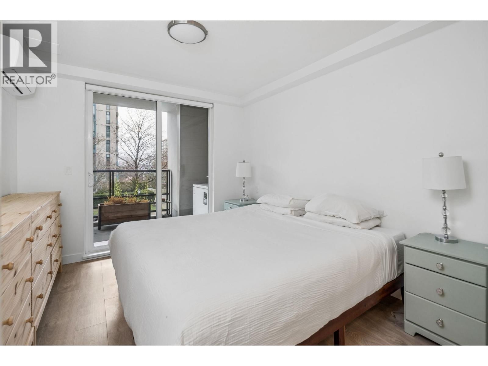 TH4 - 128 8TH STREET Image 14