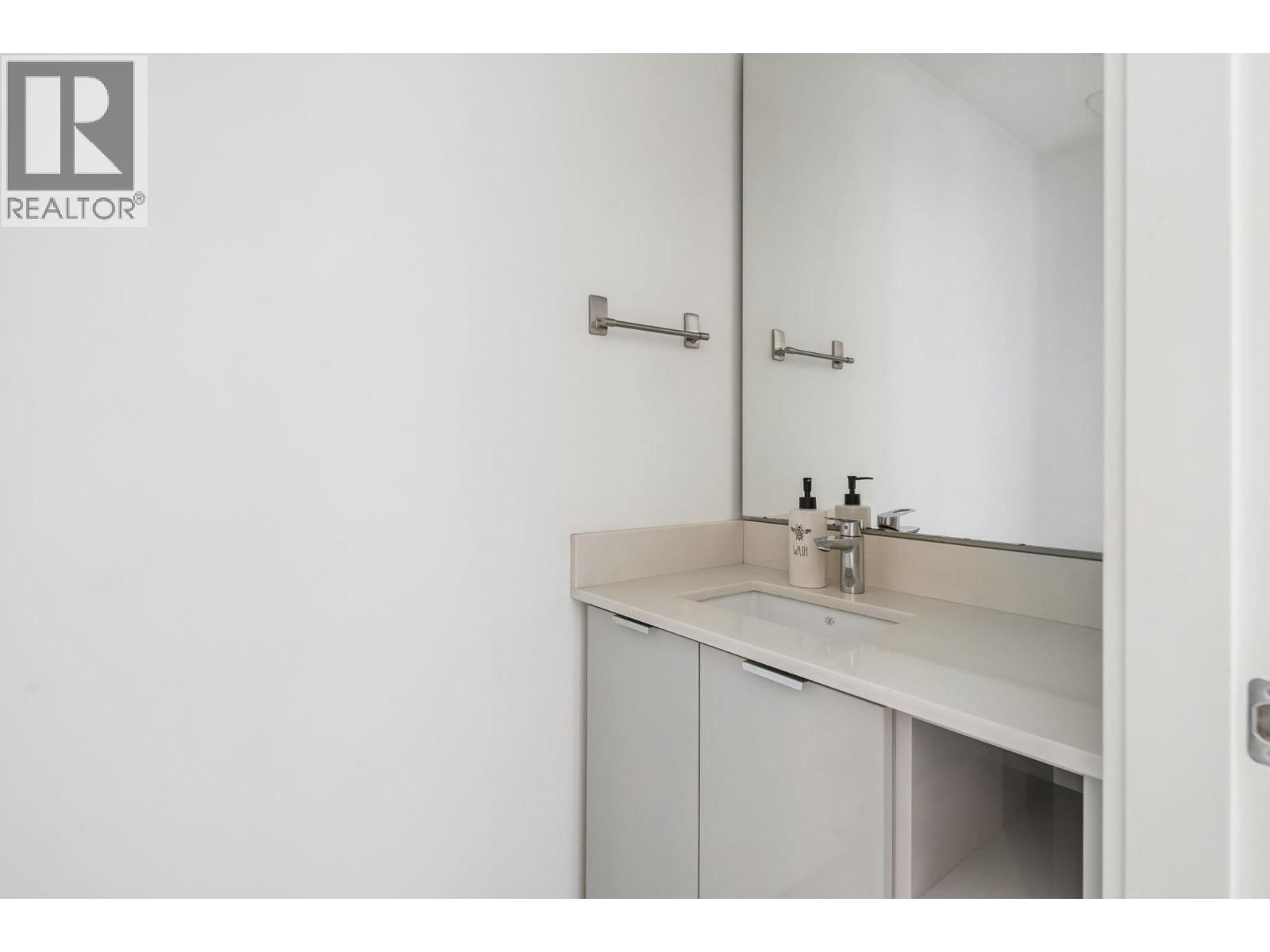 TH4 - 128 8TH STREET Image 32