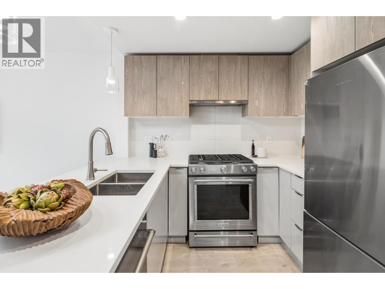 TH4 - 128 8TH STREET Image 9