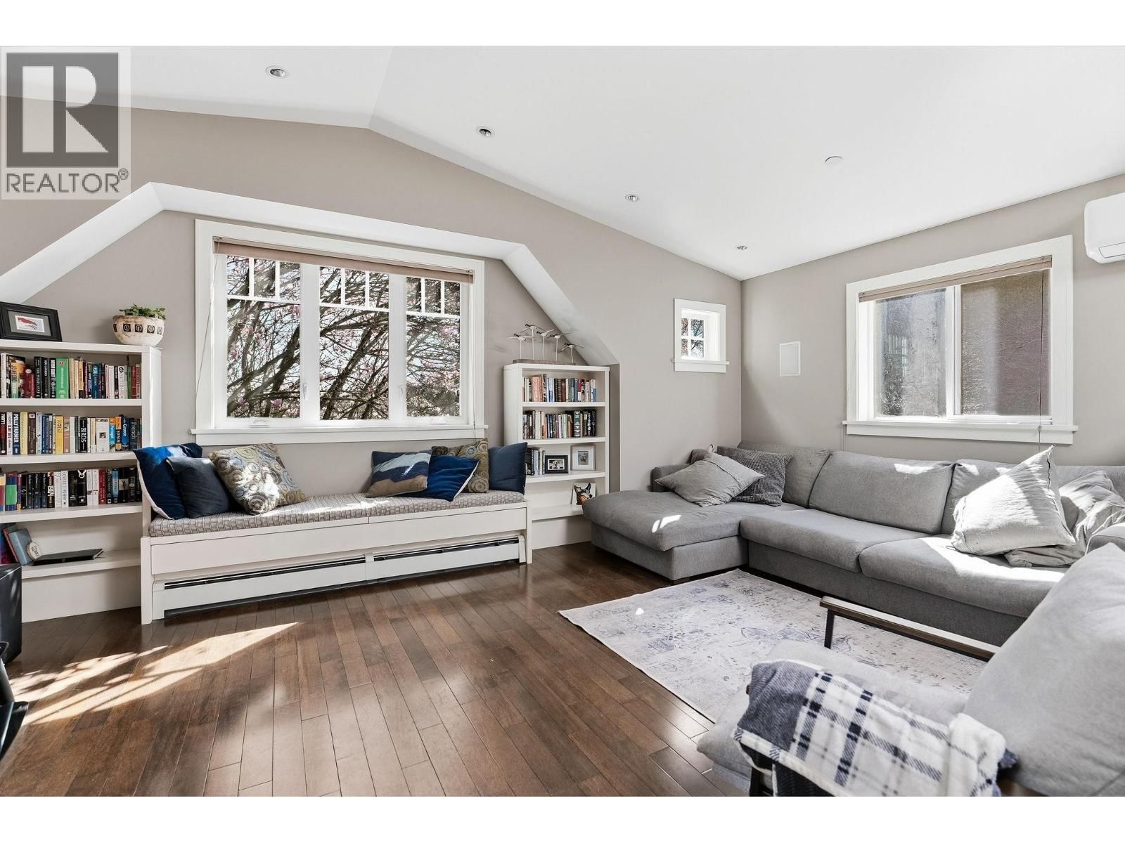 5655 ONTARIO STREET Image 15