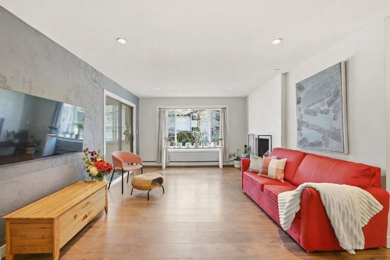 1381 MARTIN Street White Rock British Columbia, V4B 3W6 - 2 Bedrooms Condo For Sale