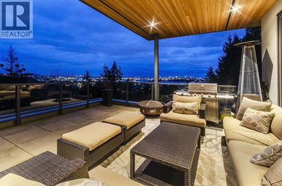 817 YOUNETTE Drive | West Vancouver British Columbia | Slide Image Thirteen