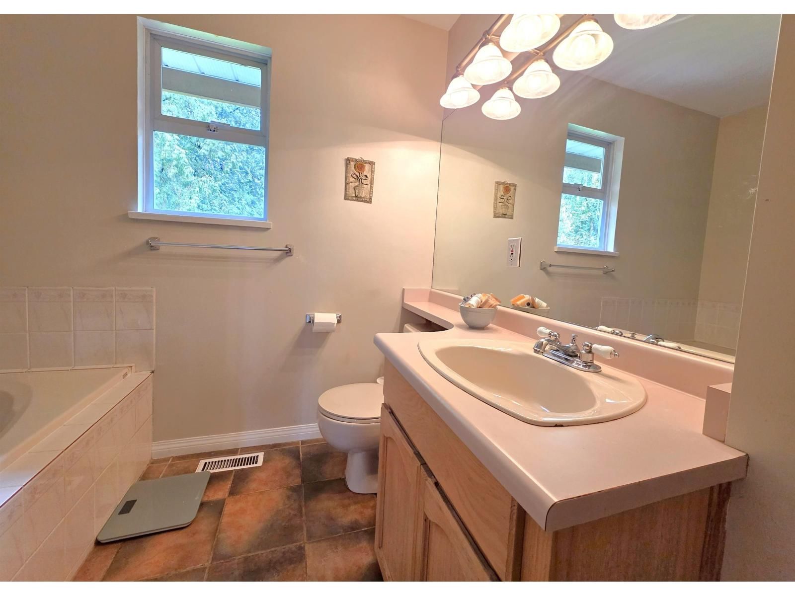 8412 213TH STREET Image 18