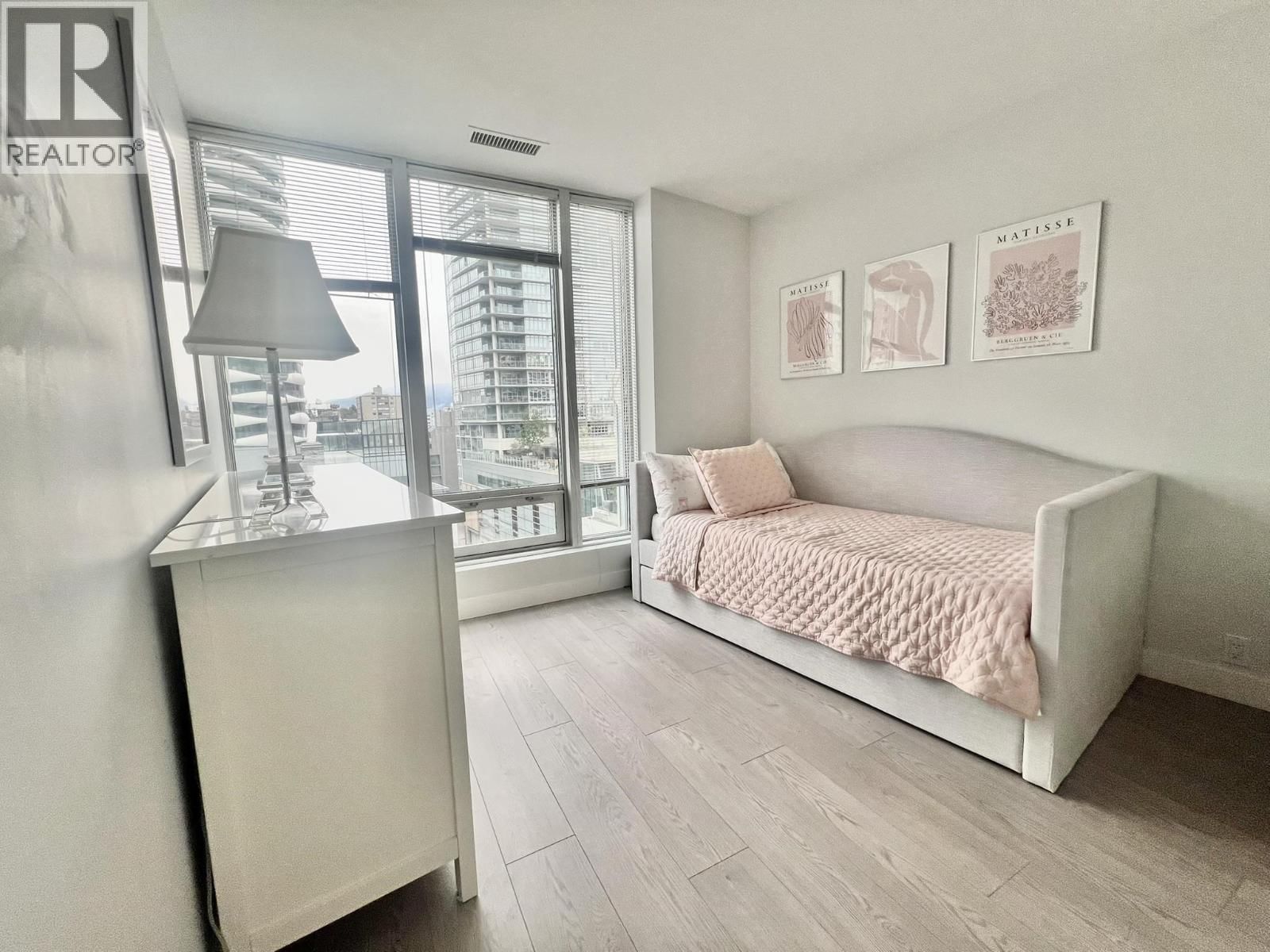 607 - 989 NELSON STREET Image 22