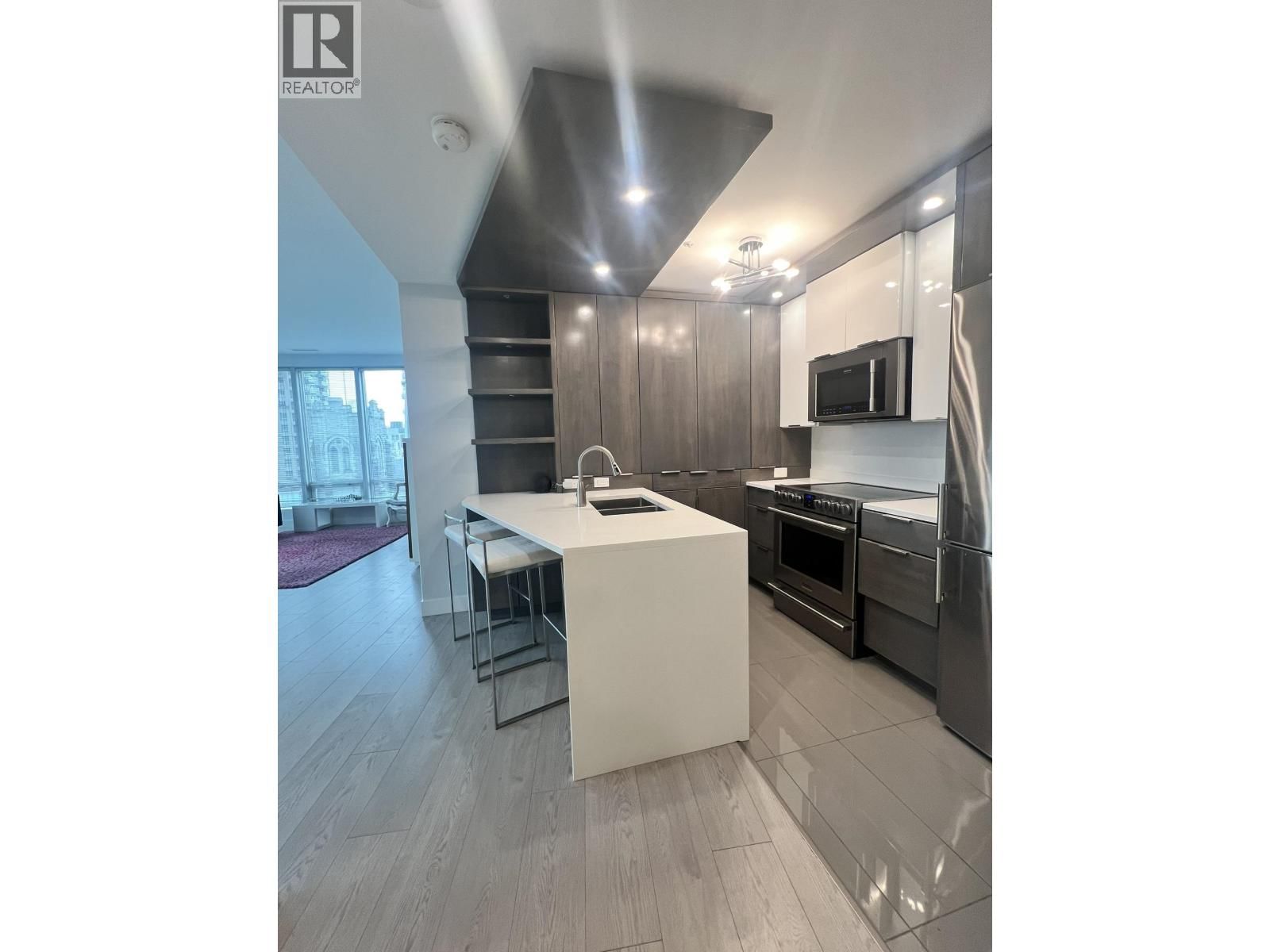 607 - 989 NELSON STREET Image 3