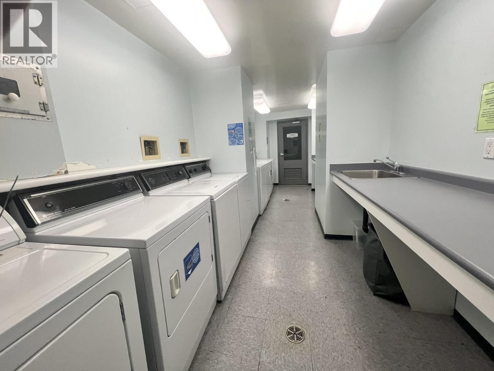 607 - 989 NELSON STREET Image 31