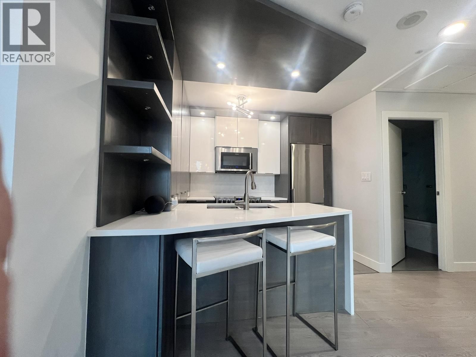 607 - 989 NELSON STREET Image 6