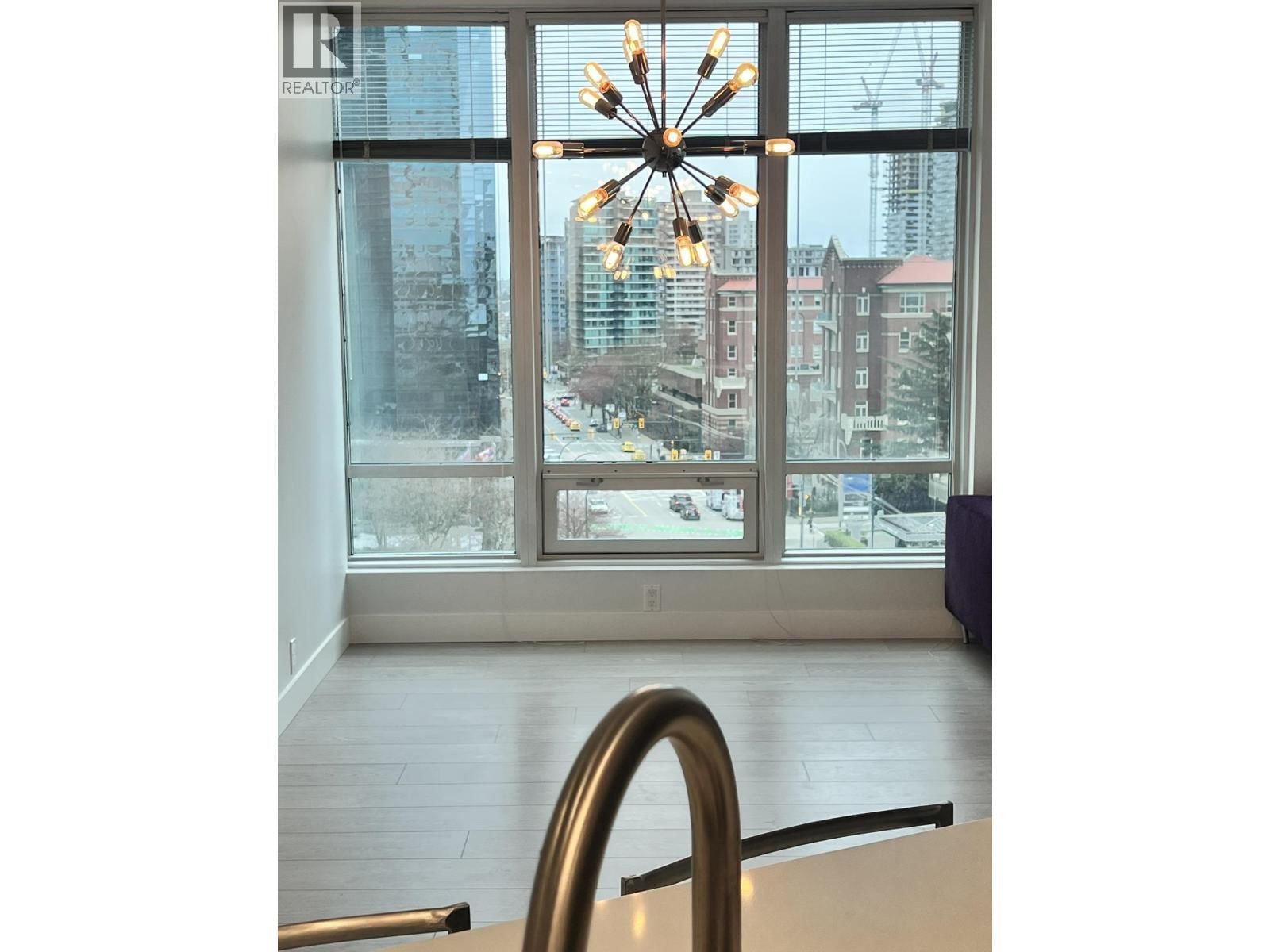 607 - 989 NELSON STREET Image 8