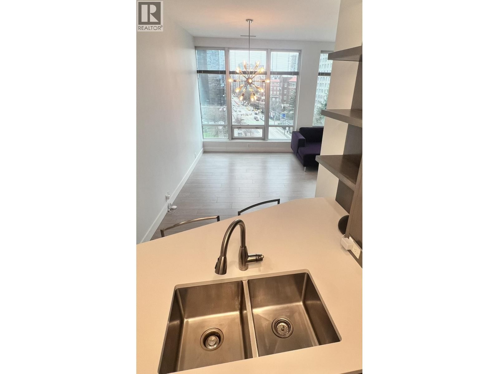 607 - 989 NELSON STREET Image 9