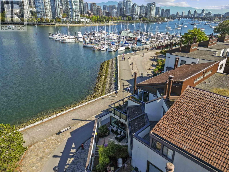 1130 IRONWORK Passage Vancouver British Columbia, V6H 3P1 - 2 Bedrooms Waterfront Condo For Sale
